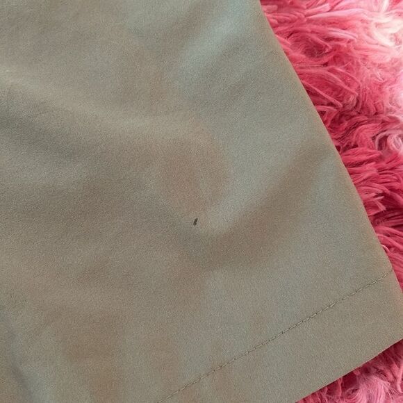 Callaway Men's Hybrid Short, Excellent Condition , Tan size 30 - Picture 8 of 8